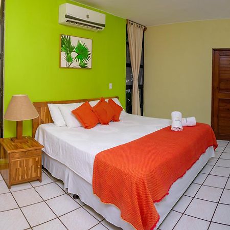 Banana Palms Hotel Rio Dulce Ngoại thất bức ảnh
