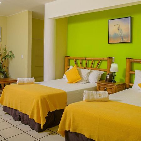 Banana Palms Hotel Rio Dulce Ngoại thất bức ảnh