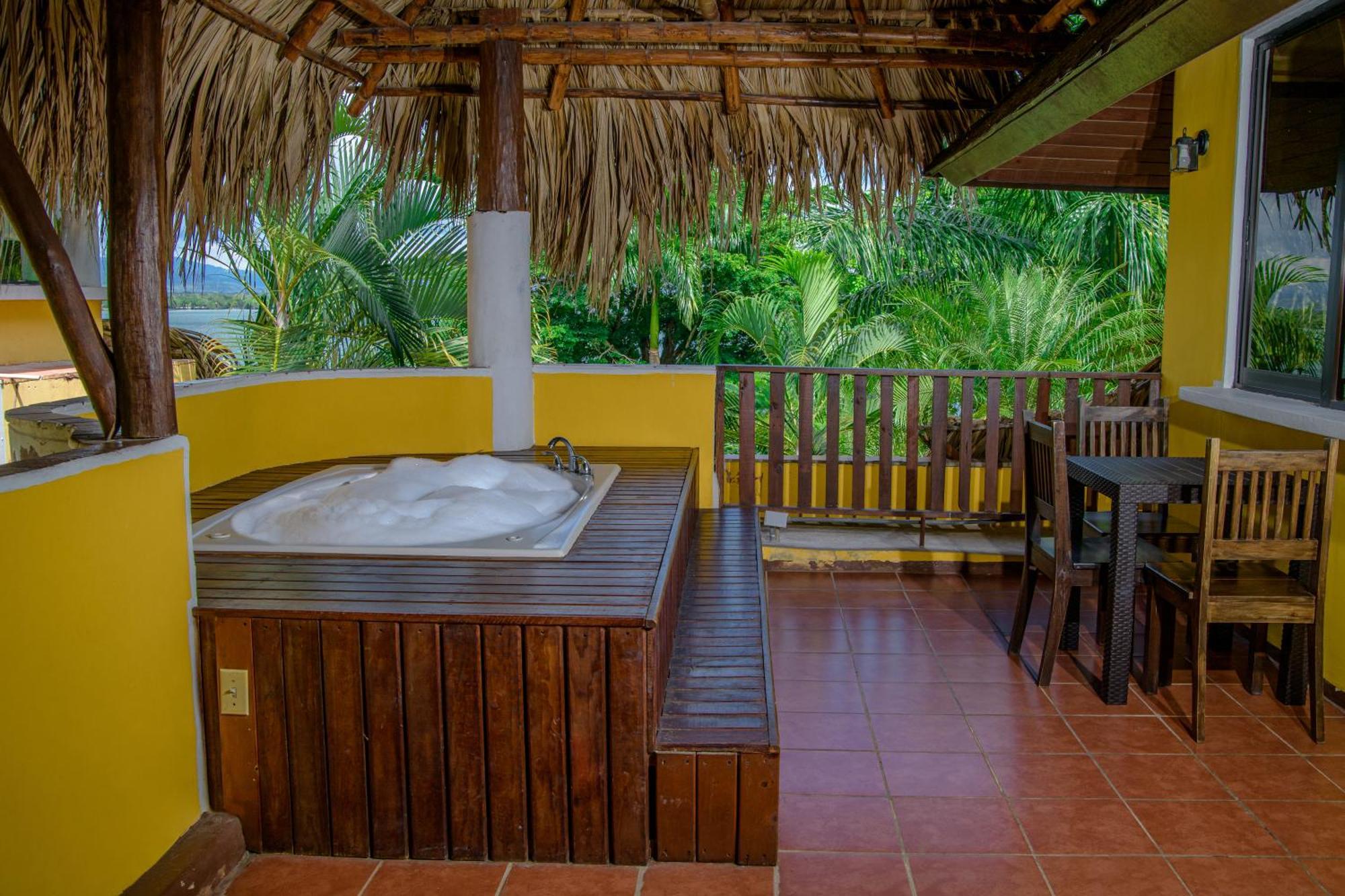 Banana Palms Hotel Rio Dulce Ngoại thất bức ảnh
