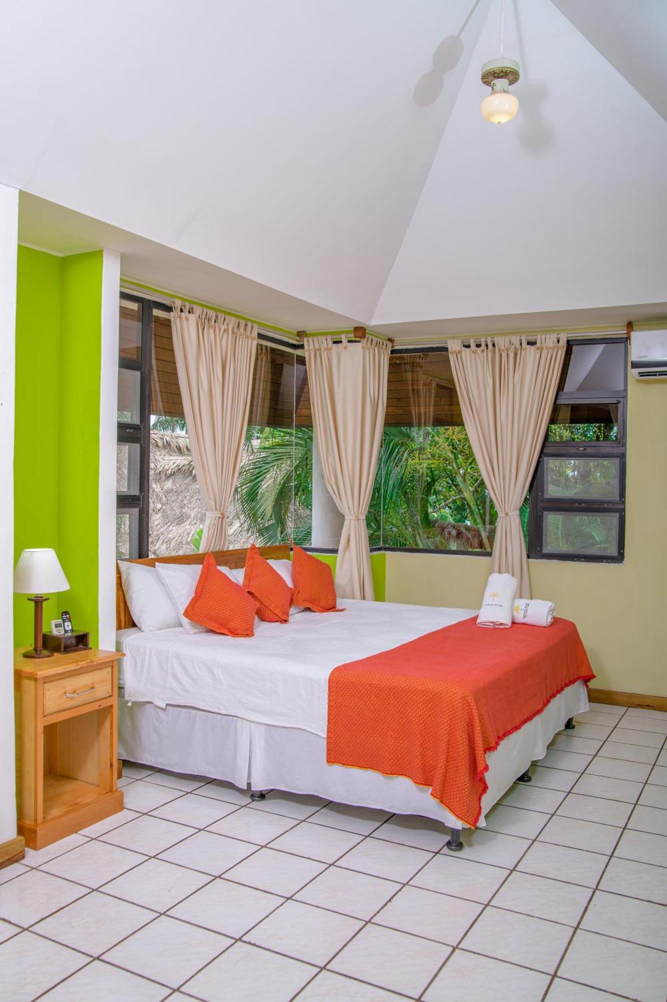 Banana Palms Hotel Rio Dulce Ngoại thất bức ảnh