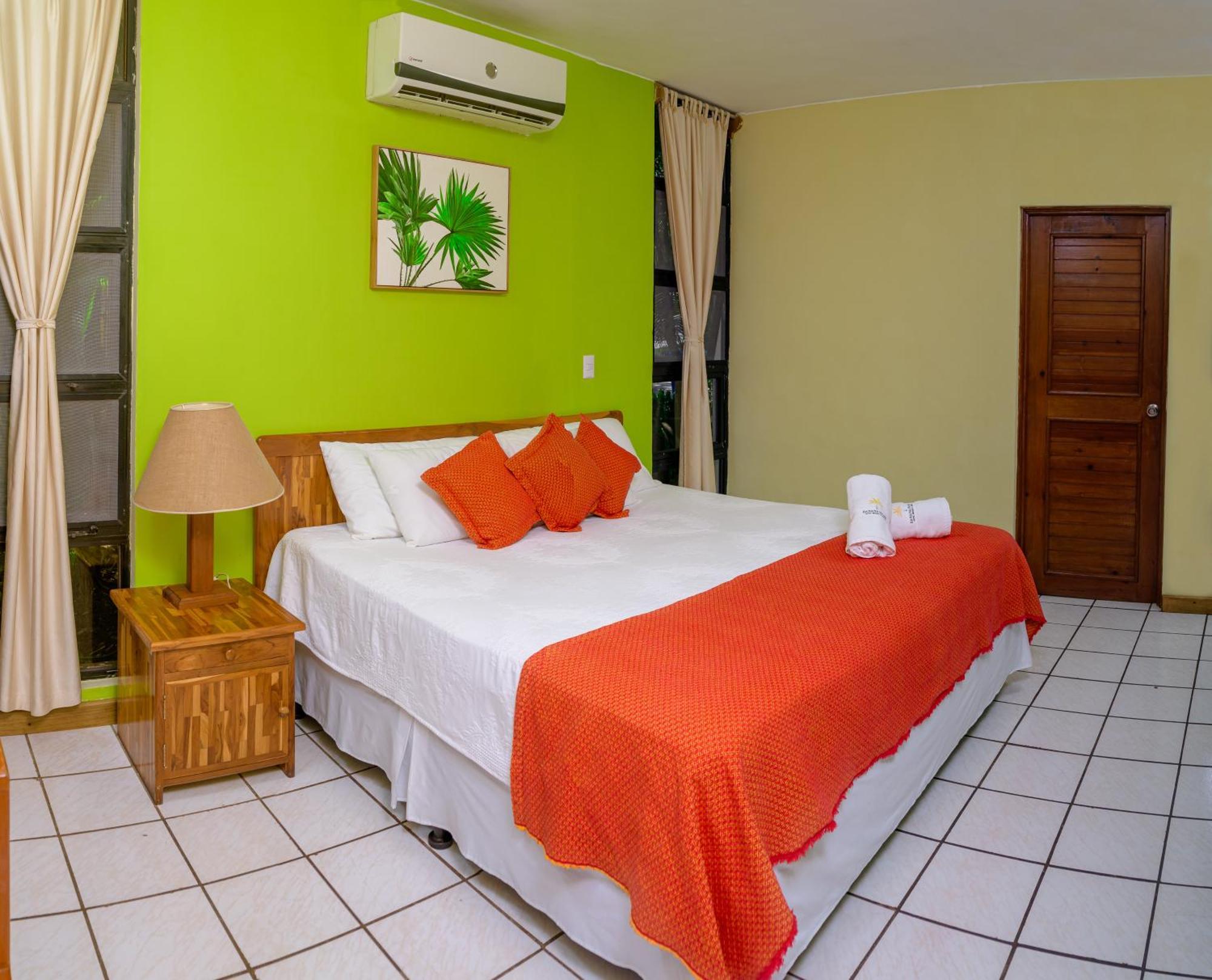 Banana Palms Hotel Rio Dulce Ngoại thất bức ảnh