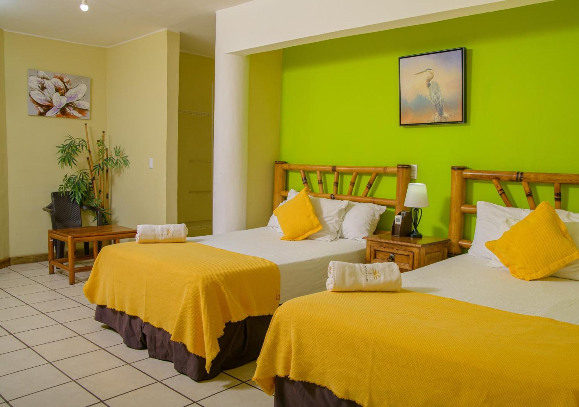 Banana Palms Hotel Rio Dulce Ngoại thất bức ảnh