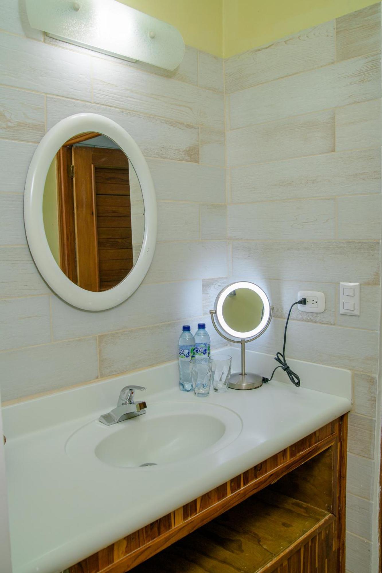 Banana Palms Hotel Rio Dulce Ngoại thất bức ảnh