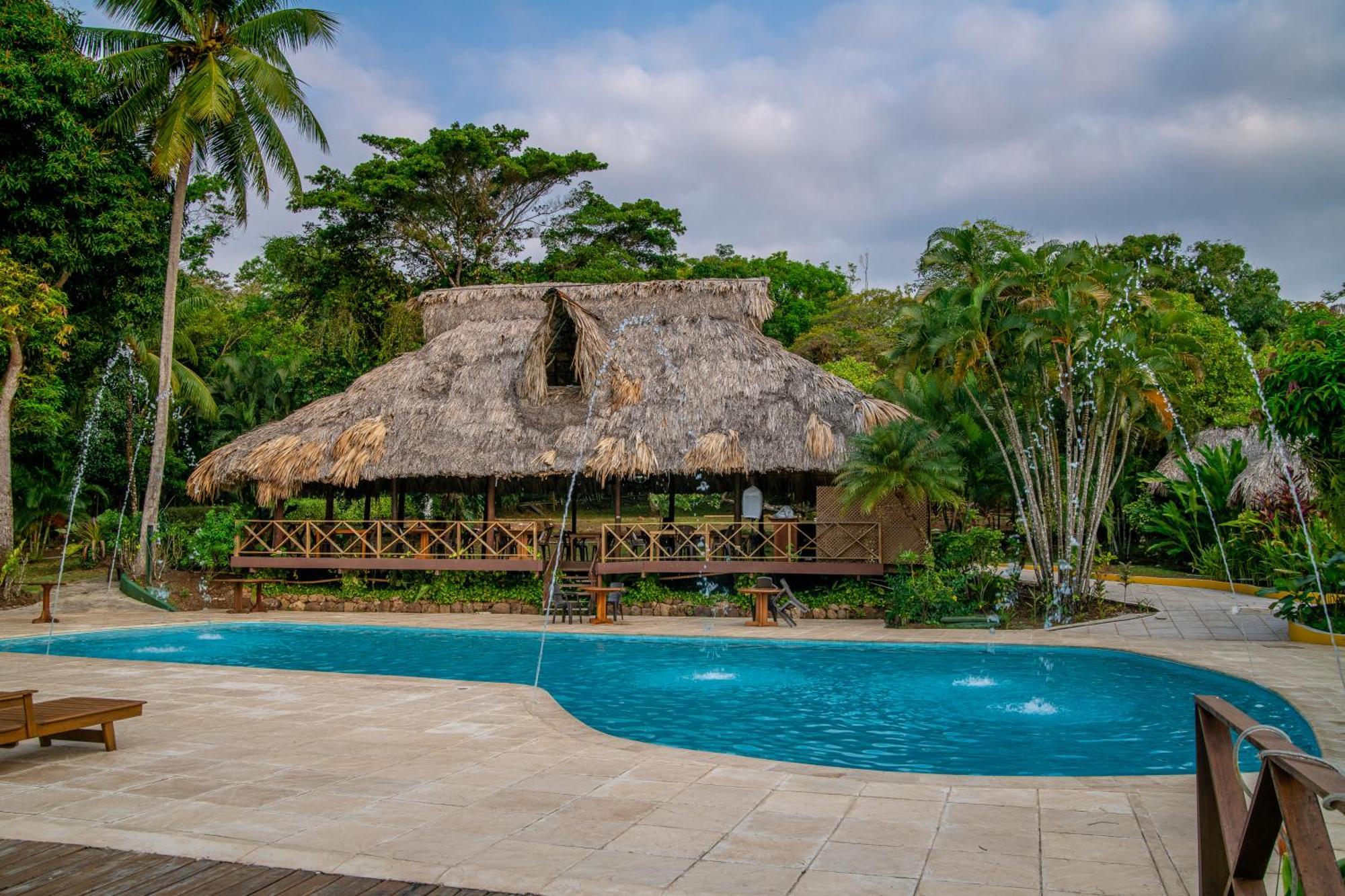 Banana Palms Hotel Rio Dulce Ngoại thất bức ảnh