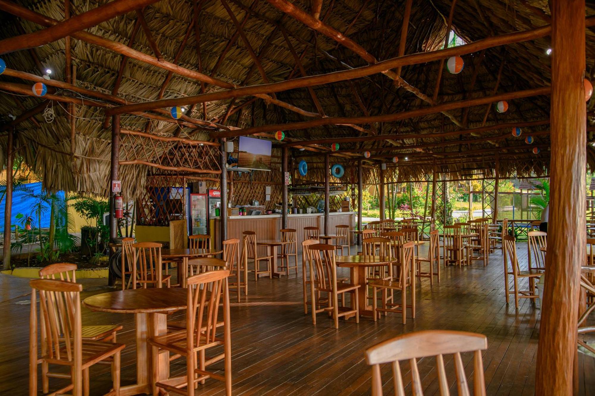 Banana Palms Hotel Rio Dulce Ngoại thất bức ảnh