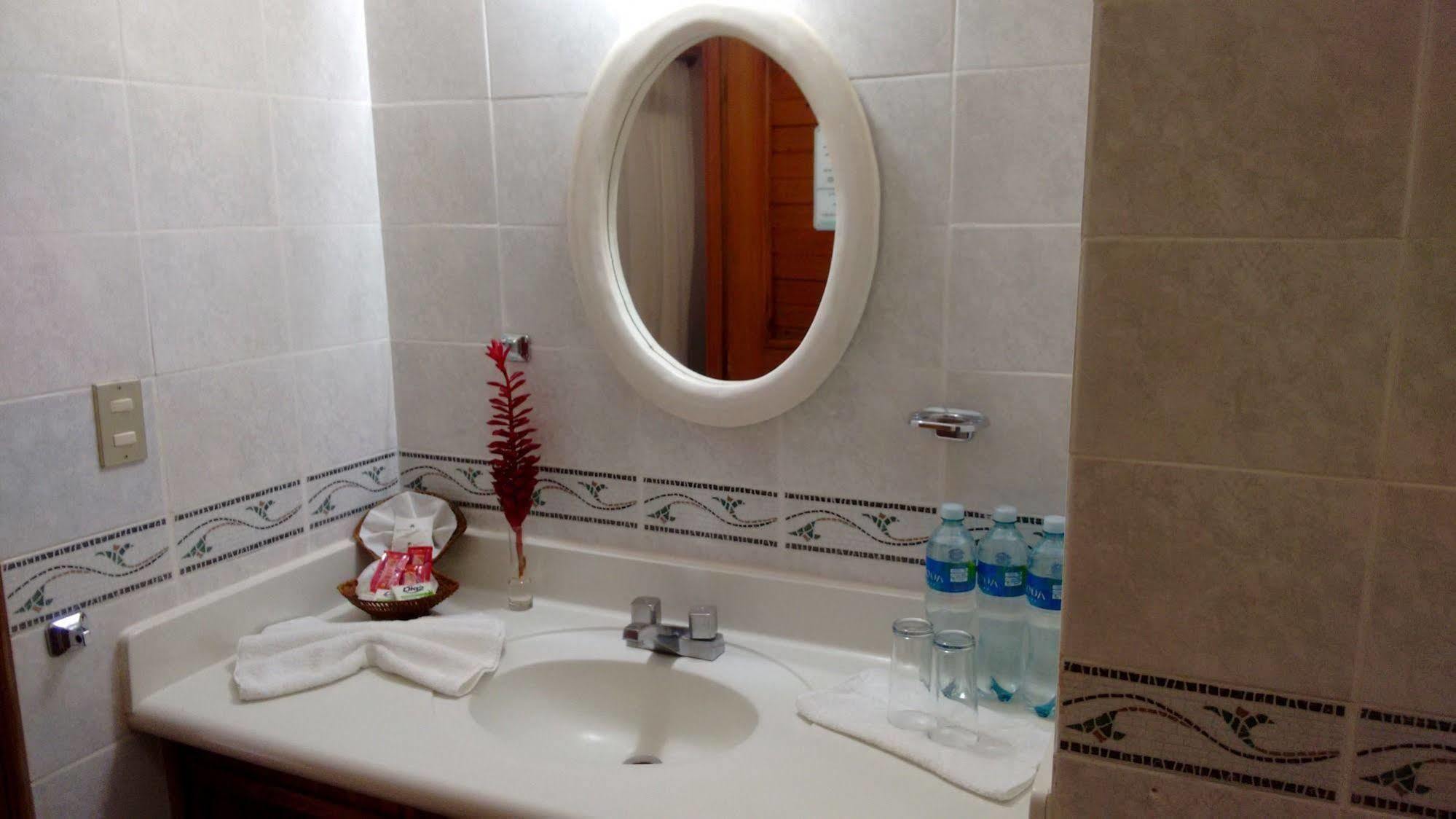 Banana Palms Hotel Rio Dulce Ngoại thất bức ảnh
