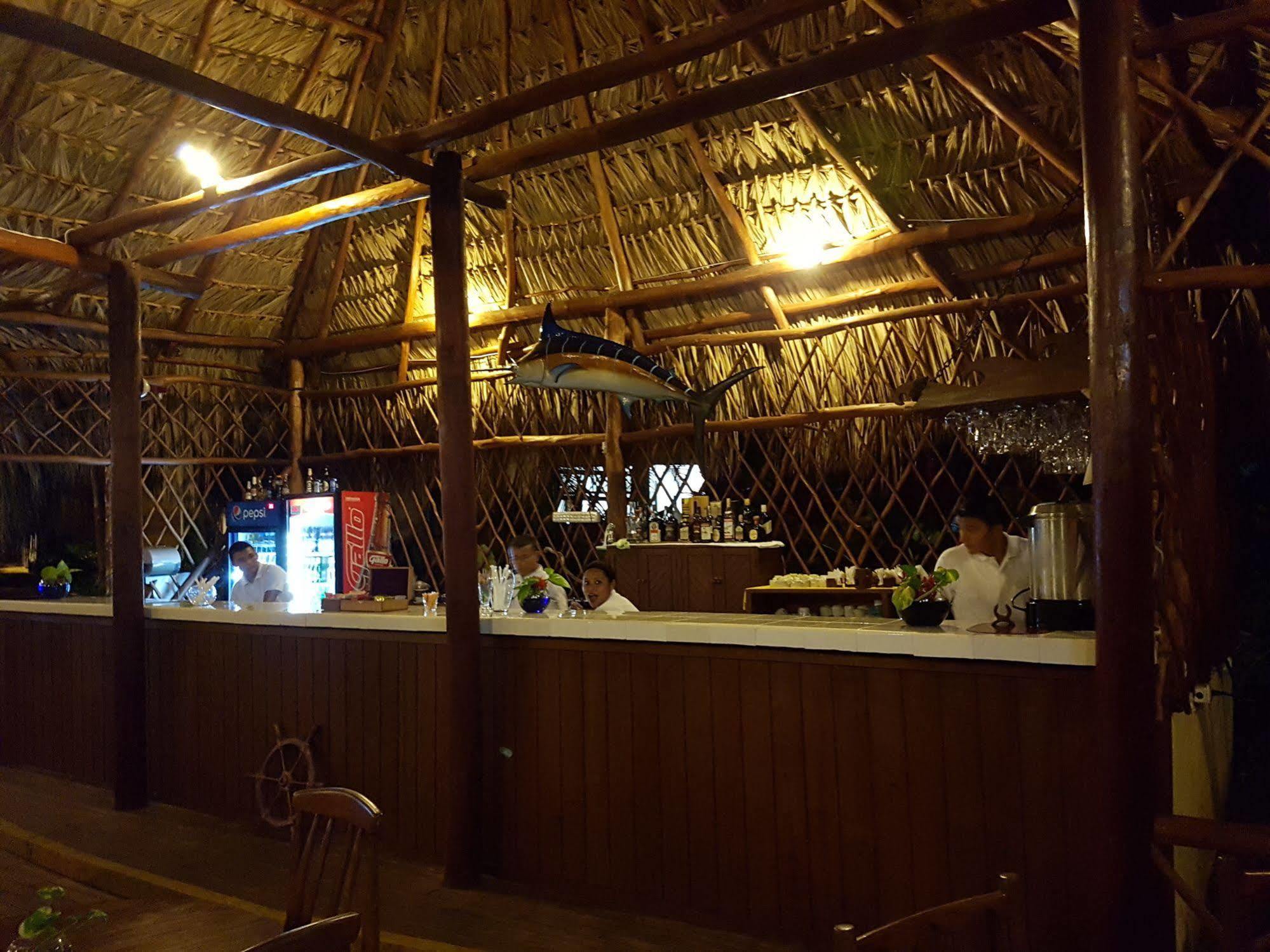 Banana Palms Hotel Rio Dulce Ngoại thất bức ảnh