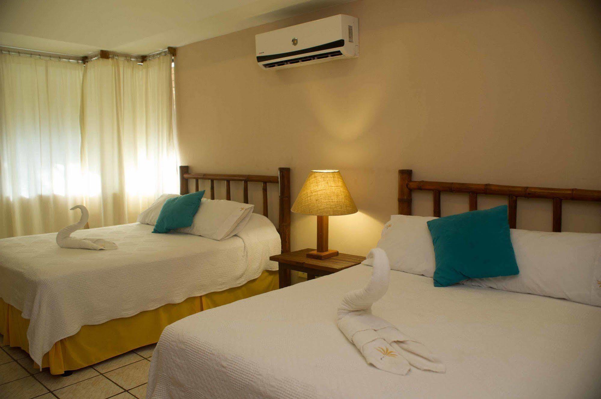 Banana Palms Hotel Rio Dulce Ngoại thất bức ảnh