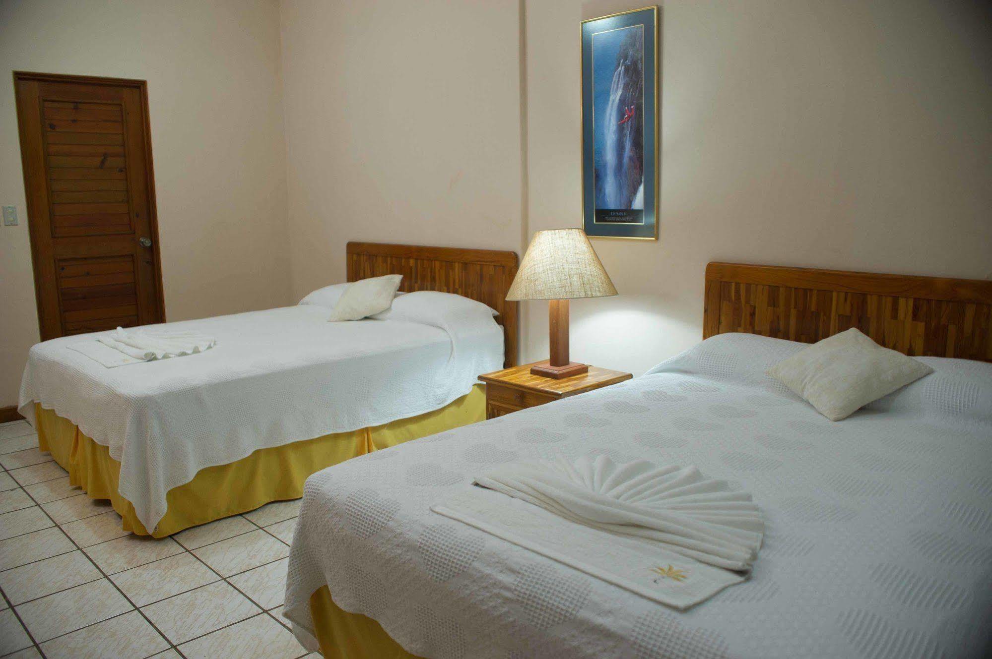 Banana Palms Hotel Rio Dulce Ngoại thất bức ảnh